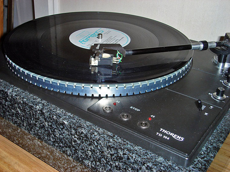 Thorens TD104